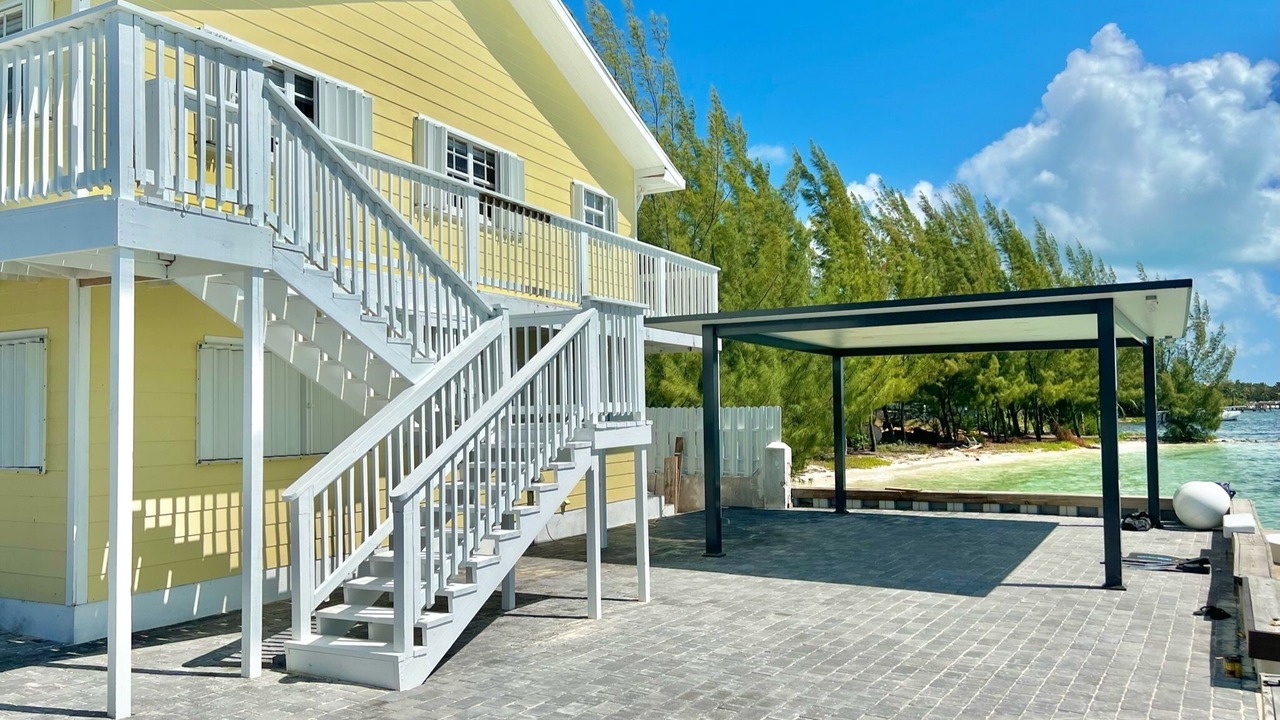 Photo of Patio Balcony in Alice Town