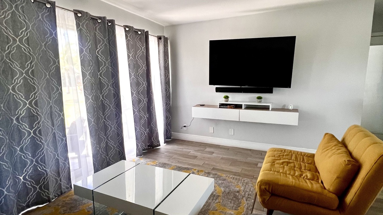 Photo of Livingroom in Downtown