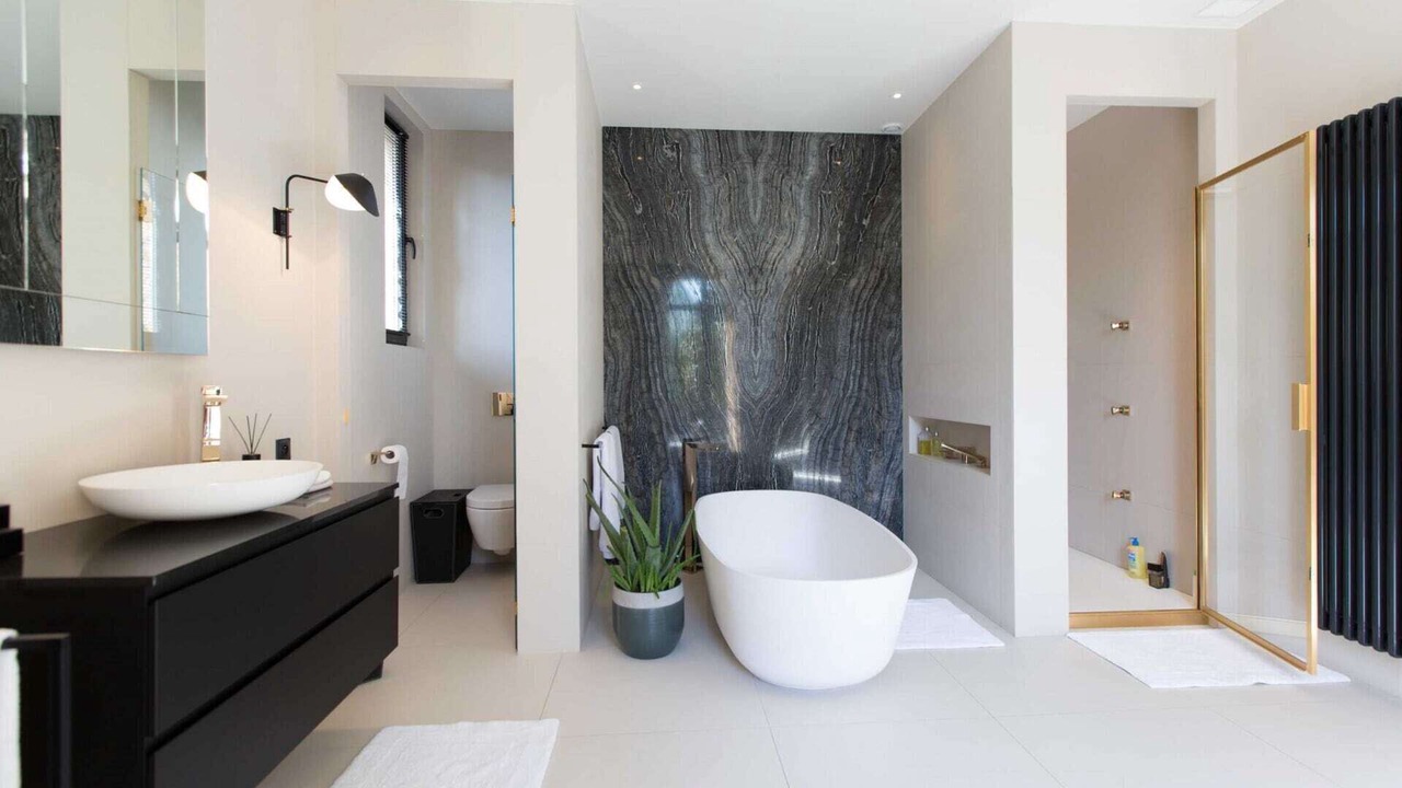 Photo of Bathroom in La Varenne Saint-Hilaire