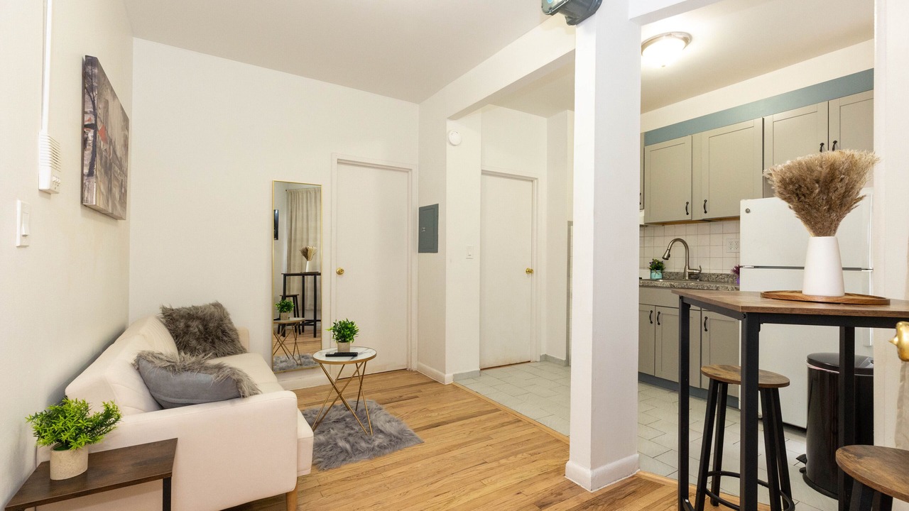 Photo of Livingroom in Manhattan Valley