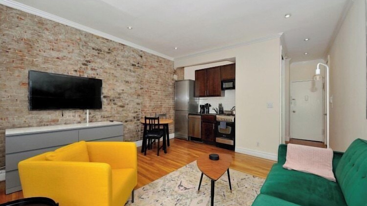 Photo of Livingroom in Sutton Place