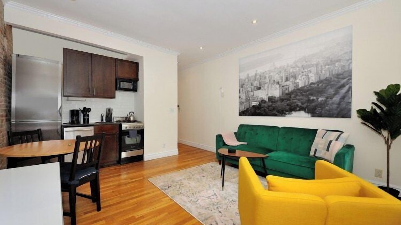 Photo of Livingroom in Sutton Place