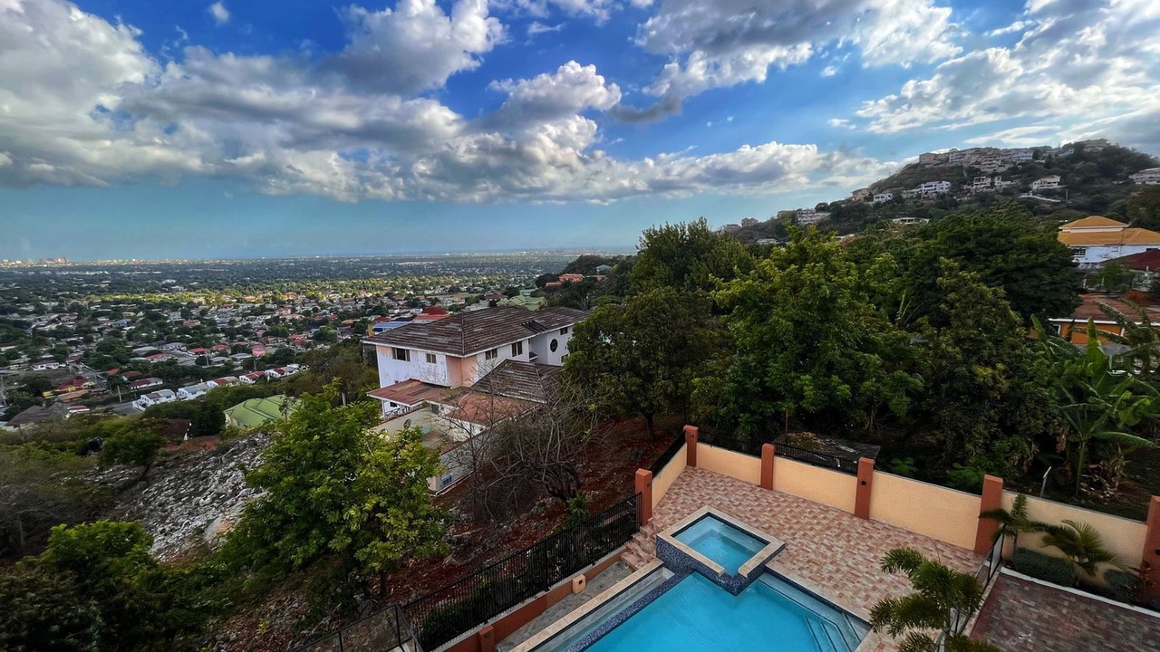 Photo of Outdoor in Molynes Gardens