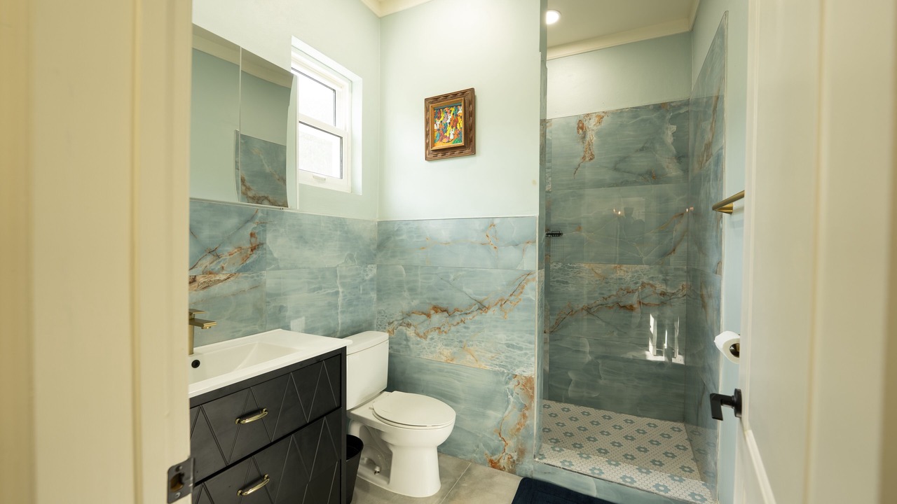 Photo of Bathroom in Green Turtle Cay