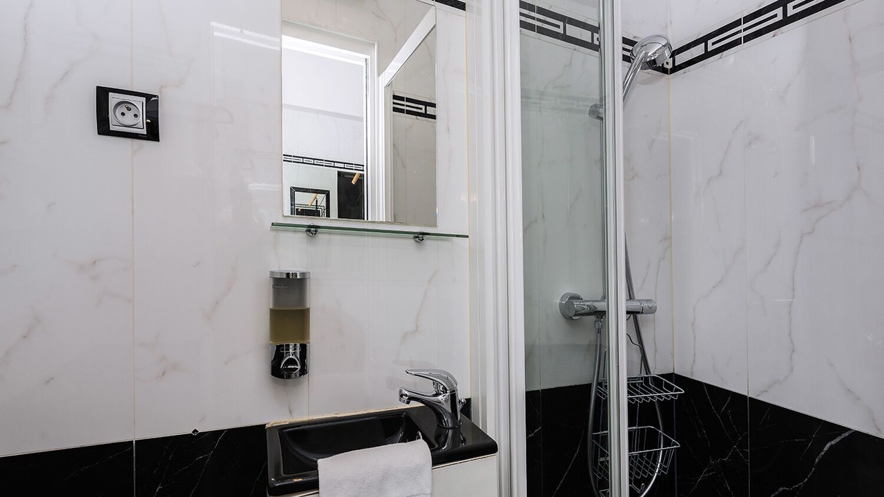 Photo of Bathroom in 8th Arrondissement