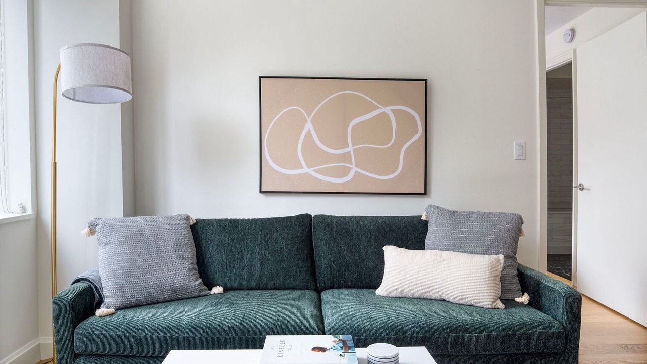 Photo of Livingroom in Sutton Place