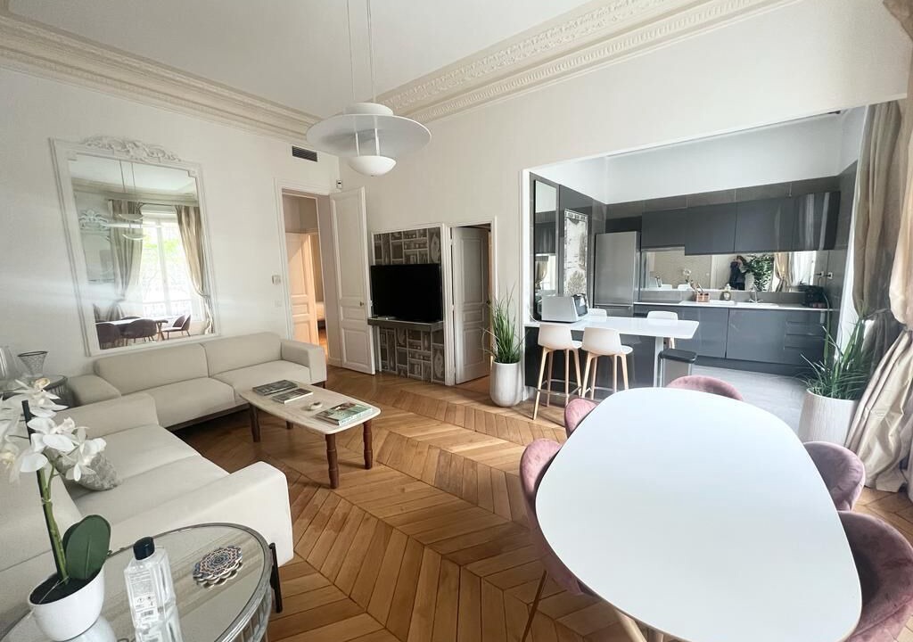 Photo of Livingroom in Champs-Elysees