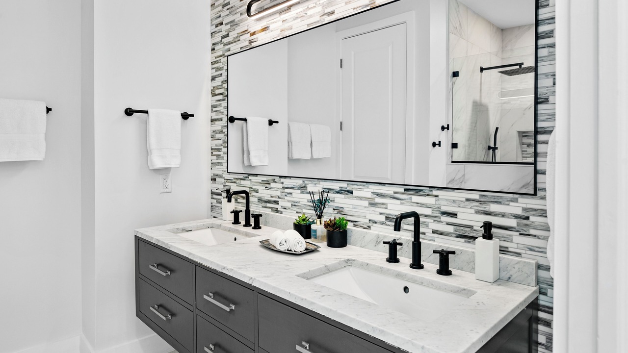 Photo of Bathroom in Tar Bay