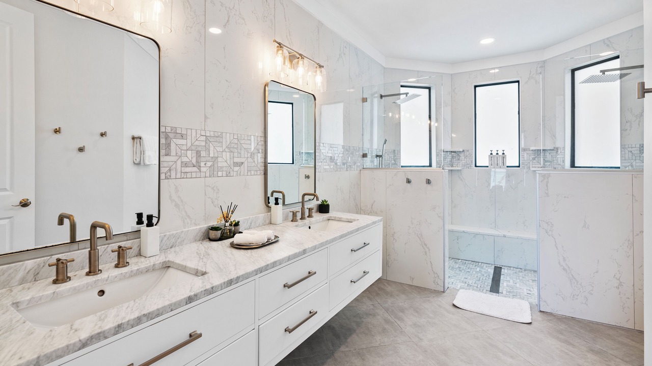 Photo of Bathroom in Tar Bay