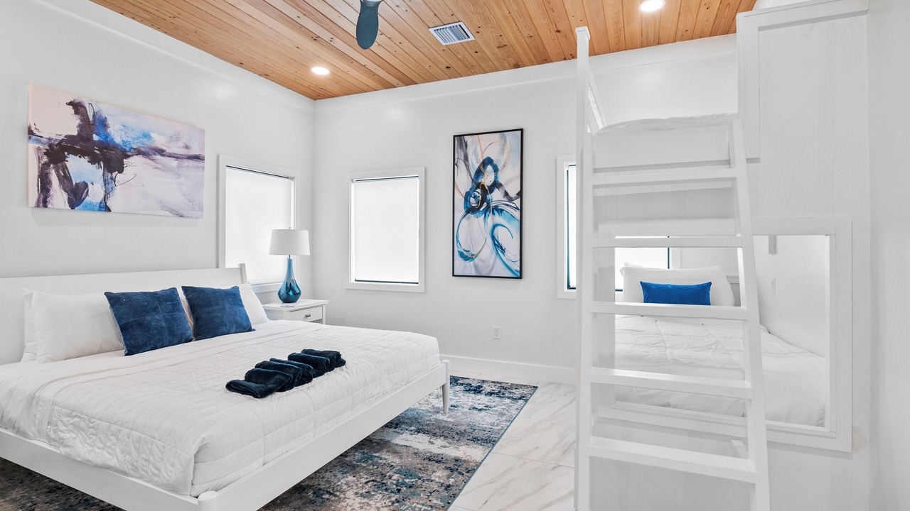 Photo of Bedroom in Tar Bay