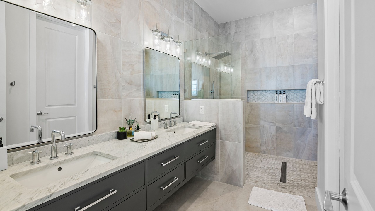 Photo of Bathroom in Tar Bay