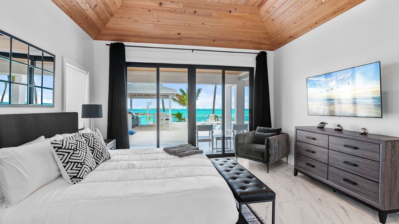 Photo of Bedroom in Tar Bay