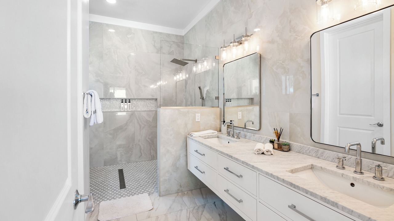 Photo of Bathroom in Tar Bay