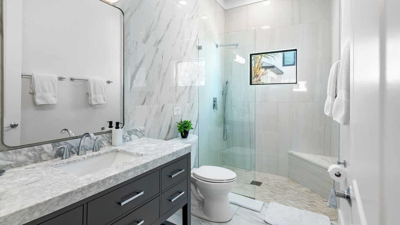 Photo of Bathroom in Tar Bay