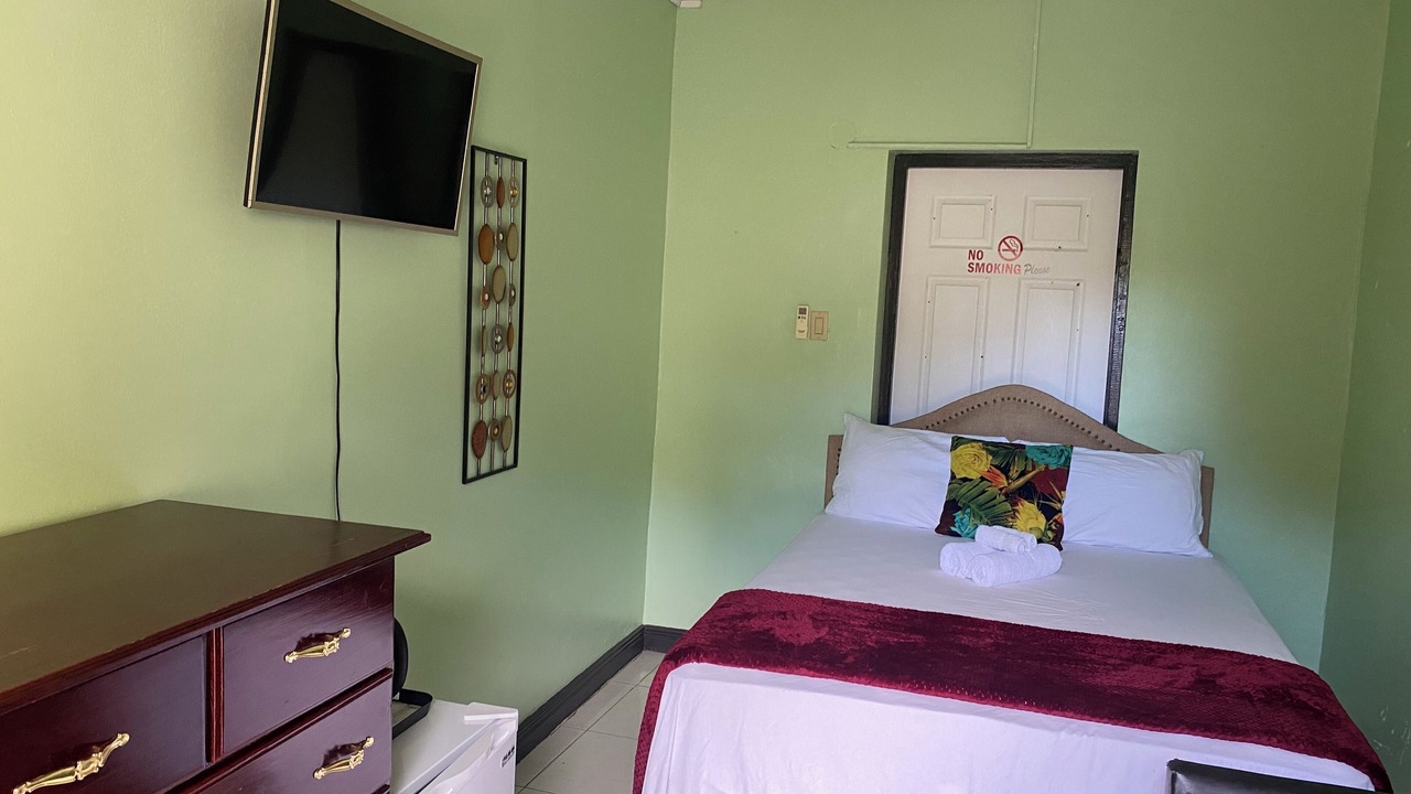 Photo of Bedroom in Molynes Gardens