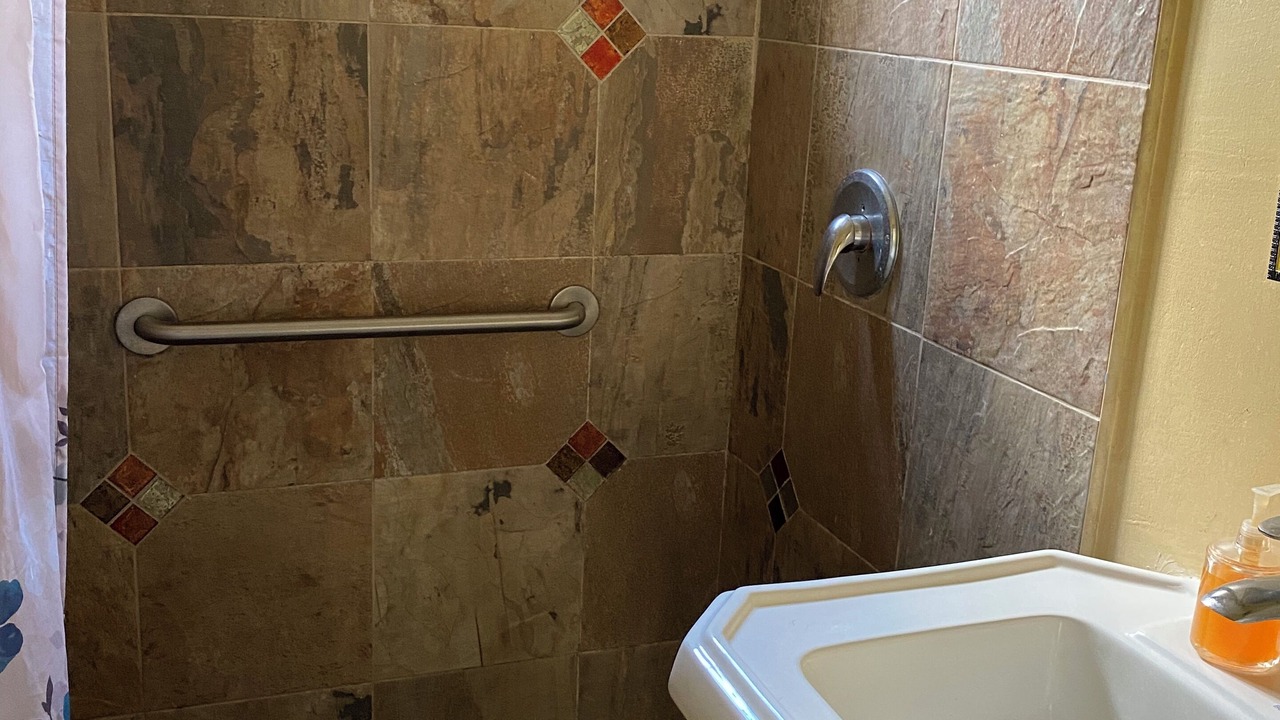 Photo of Bathroom in Molynes Gardens