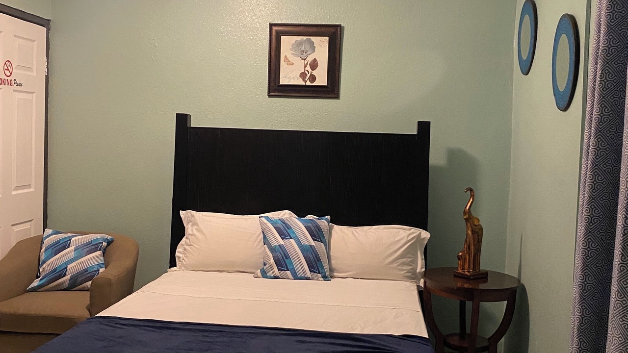 Photo of Bedroom in Molynes Gardens