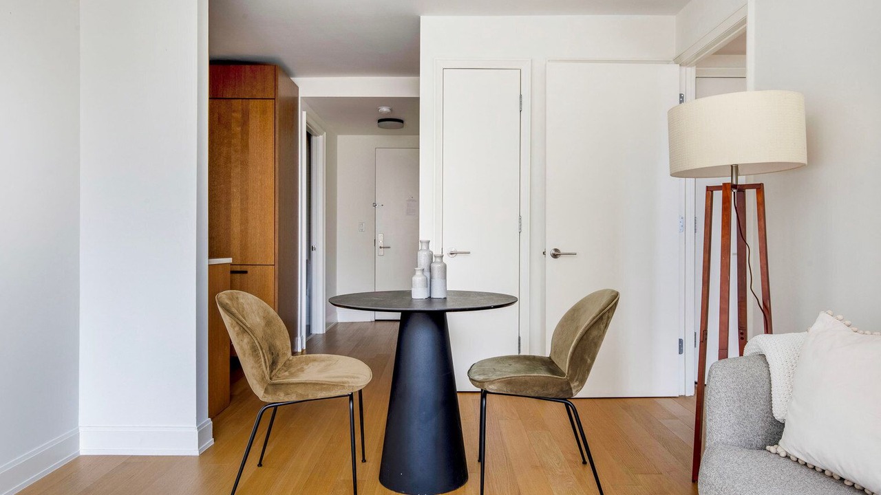 Photo of Livingroom in Sutton Place
