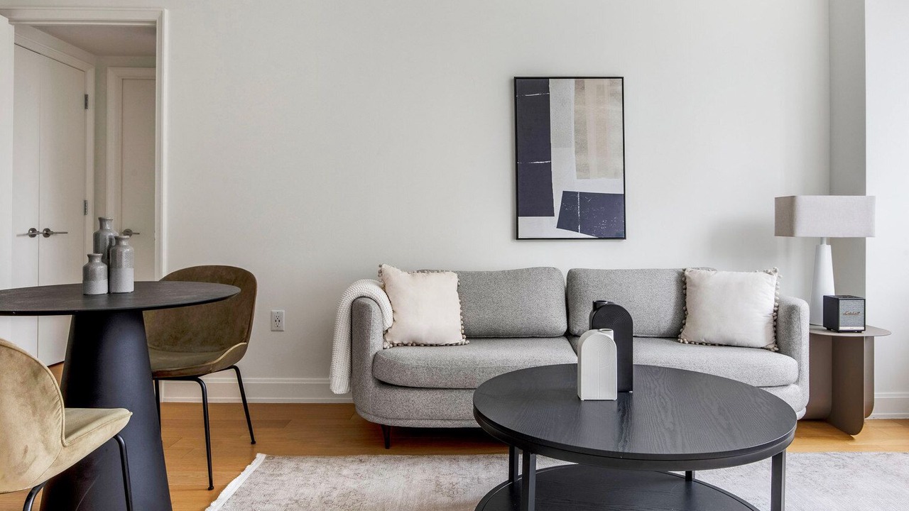 Photo of Livingroom in Sutton Place