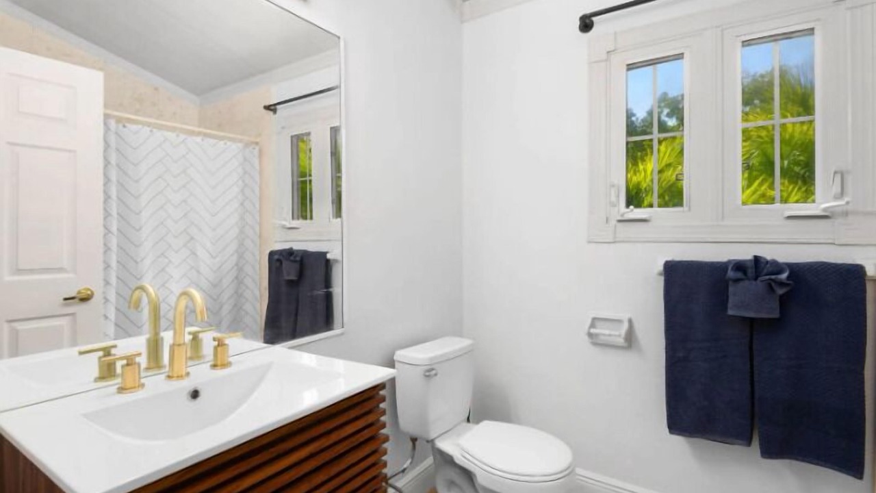 Photo of Bathroom in Leeward Settlement