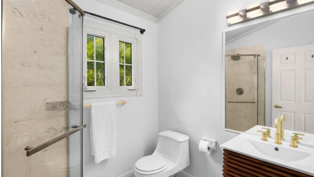 Photo of Bathroom in Leeward Settlement