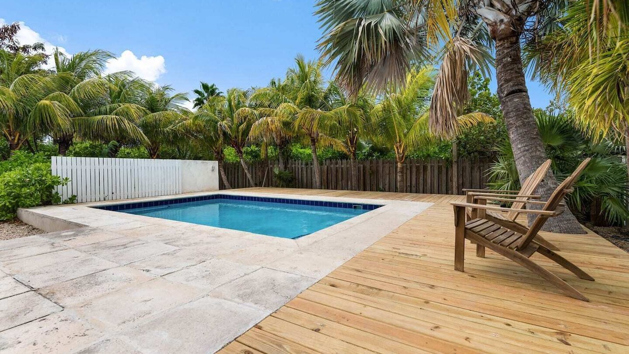 Photo of Outdoor in Leeward Settlement