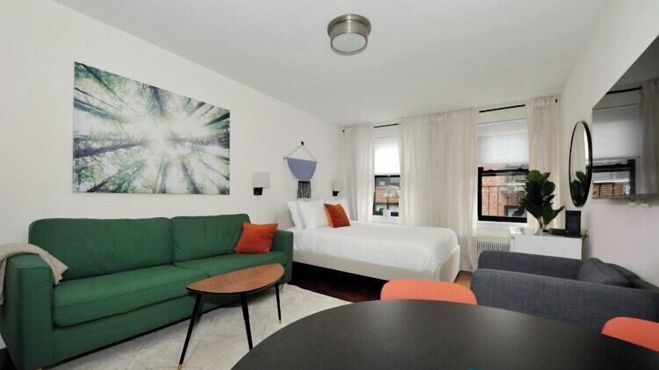 Photo of Livingroom in Sutton Place