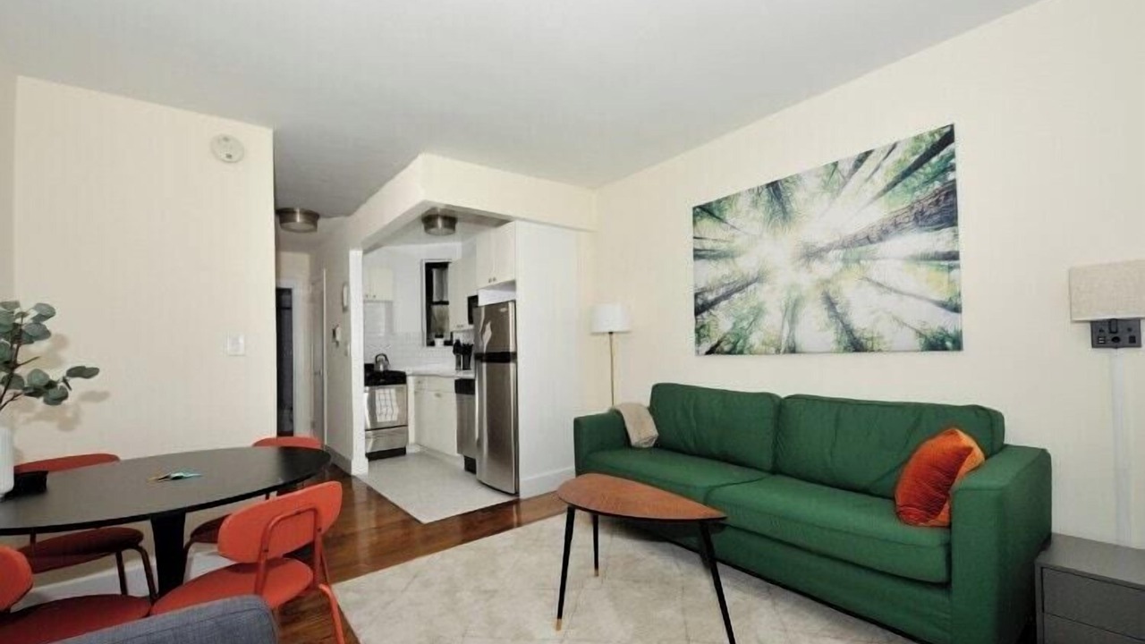 Photo of Livingroom in Sutton Place