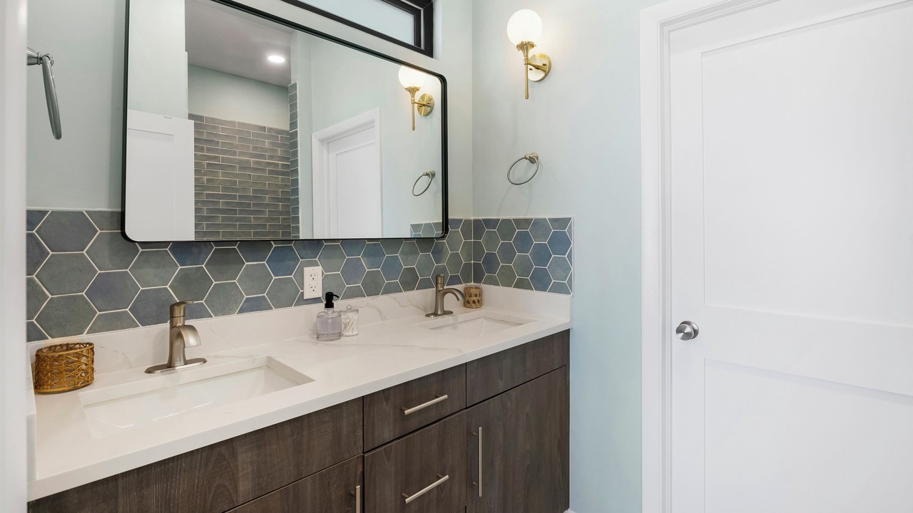 Photo of Bathroom in Tar Bay