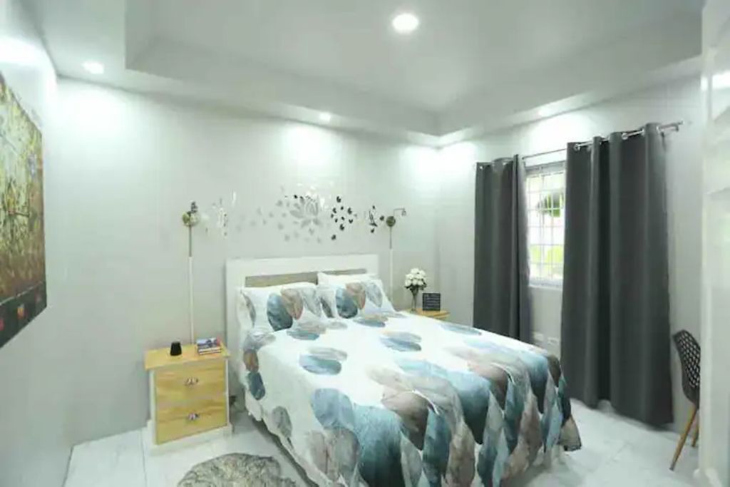 Photo of Bedroom in Molynes Gardens