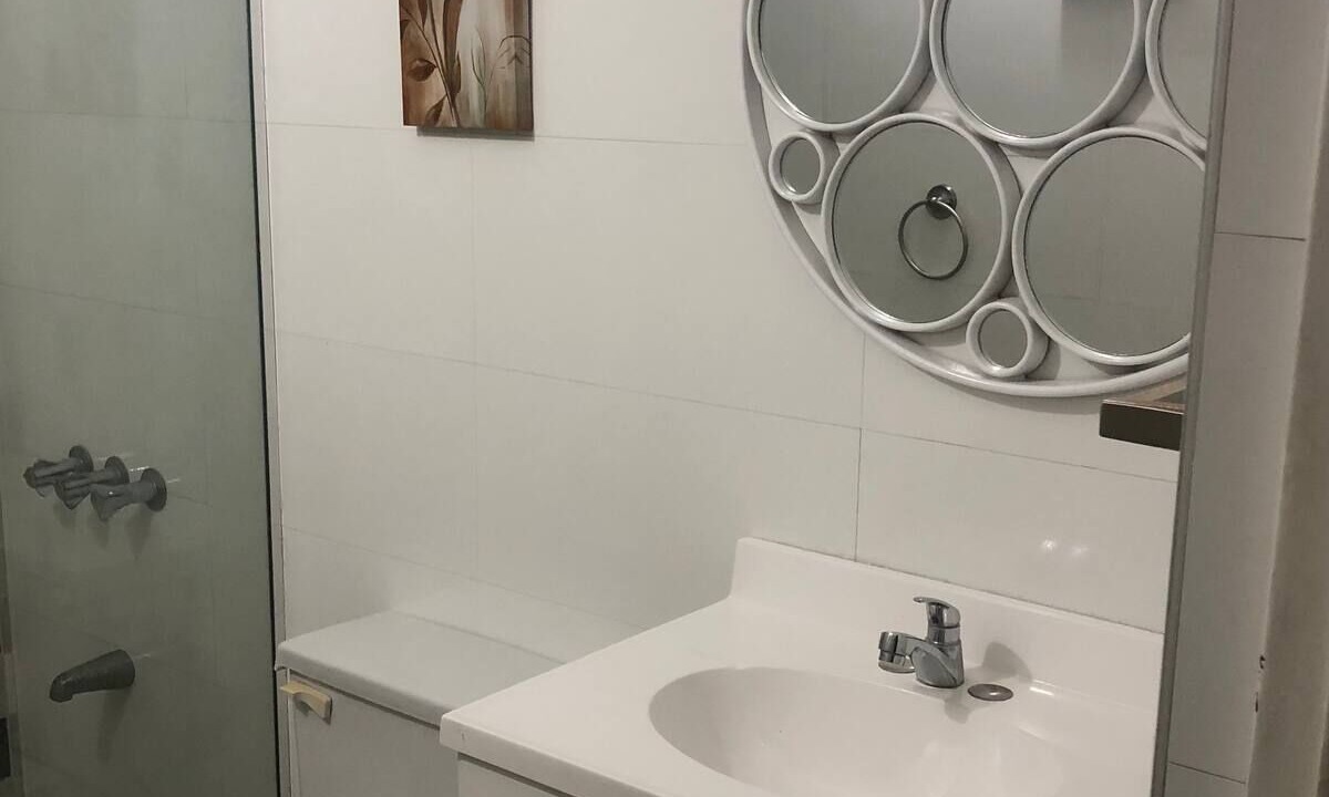 Photo of Bathroom in Pembroke Hall