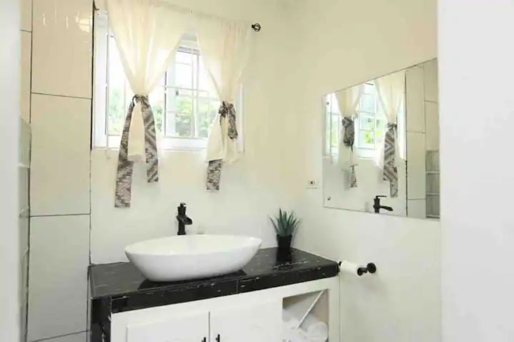 Photo of Bathroom in Molynes Gardens