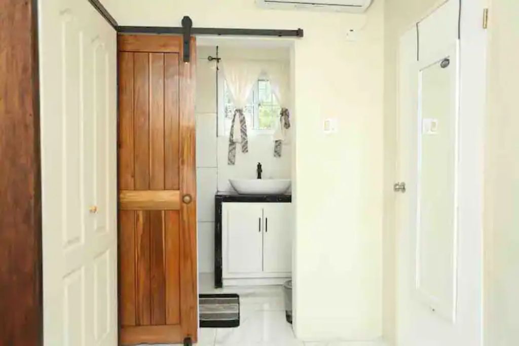 Photo of Bathroom in Molynes Gardens