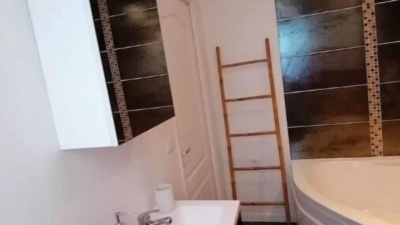 Photo of Bathroom in Villeneuve-Saint-Georges