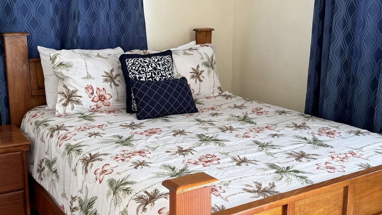 Photo of Bedroom in Tar Bay