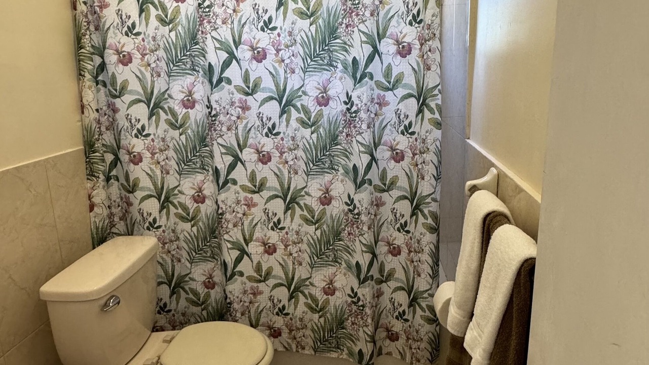 Photo of Bathroom in Tar Bay