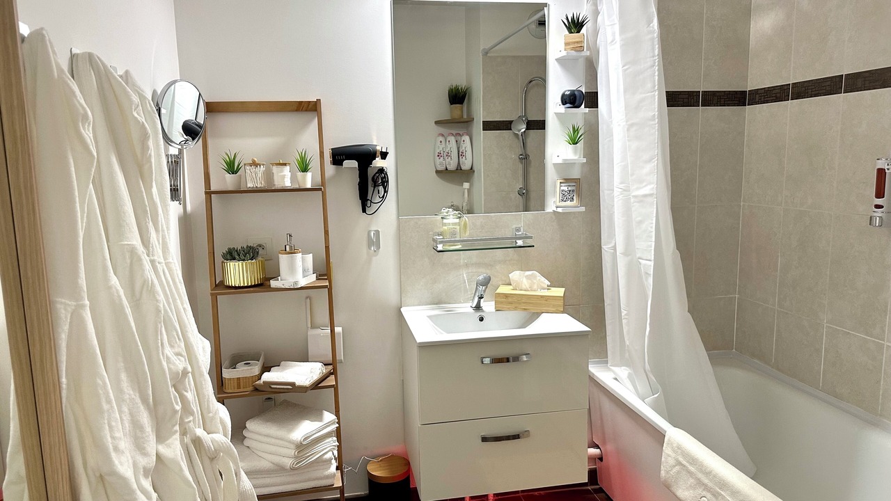 Photo of Bathroom in Le Blanc-Mesnil