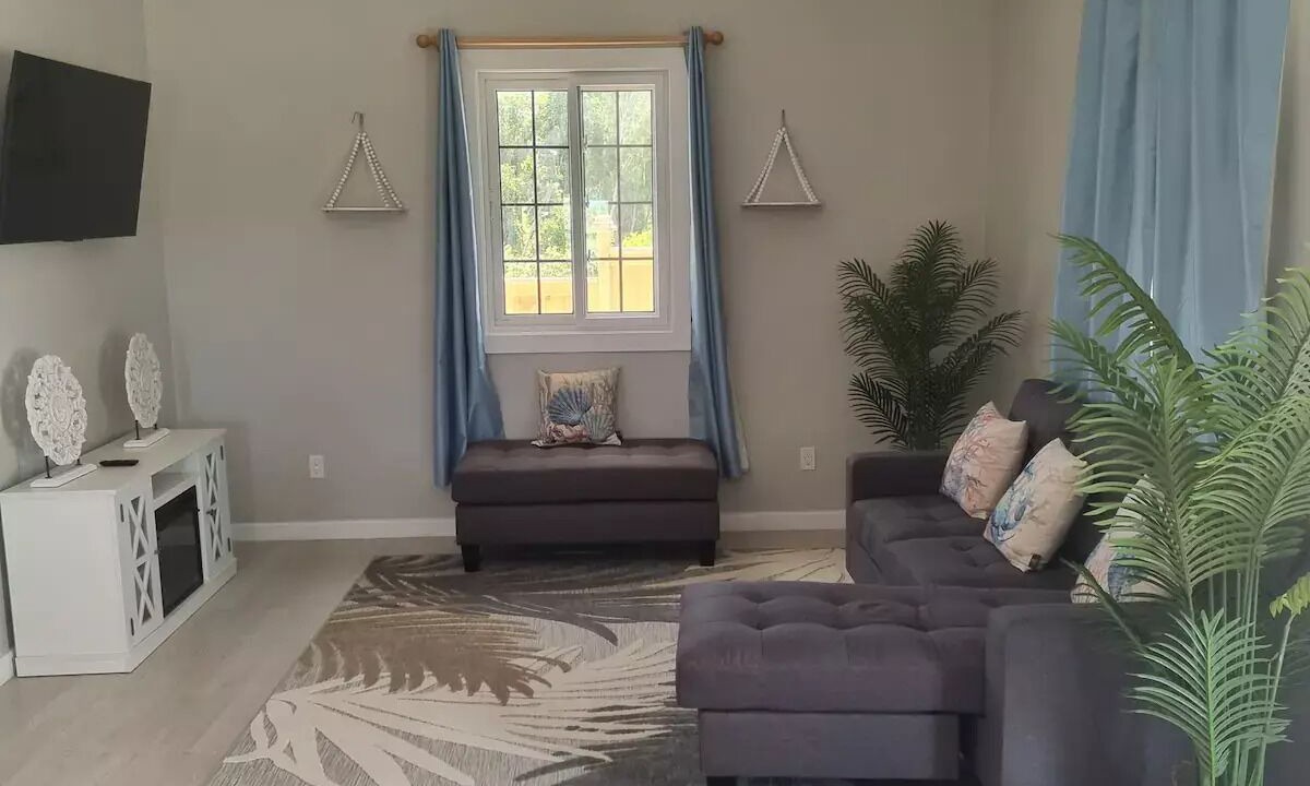 Photo of Livingroom in North Palmetto Point