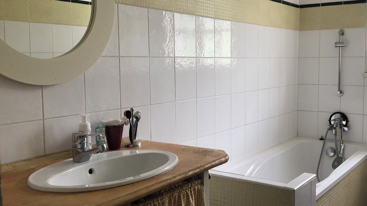 Photo of Bathroom in Quincy-Voisins
