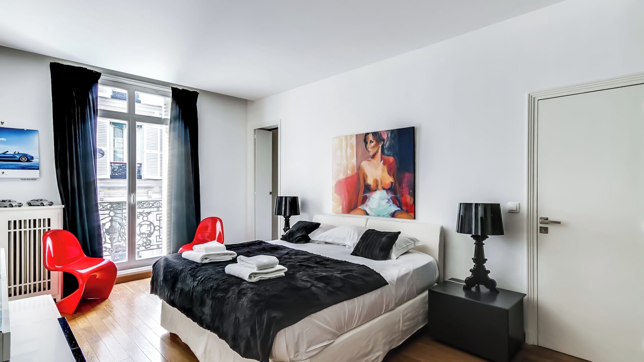 Photo of Bedroom in 8th Arrondissement