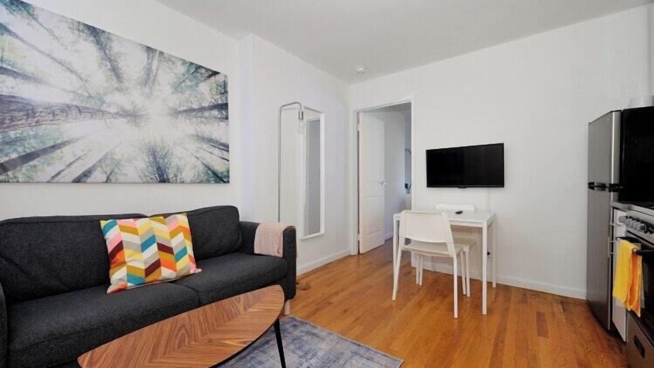 Photo of Livingroom in Sutton Place