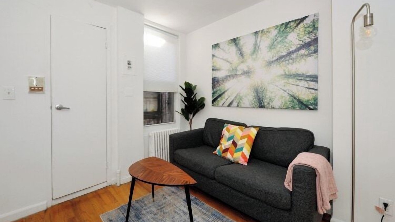 Photo of Livingroom in Sutton Place