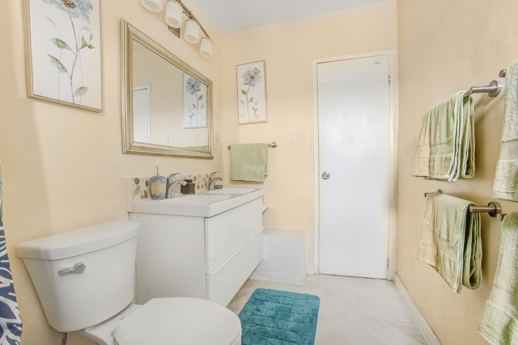 Photo of Bathroom in Canarsie