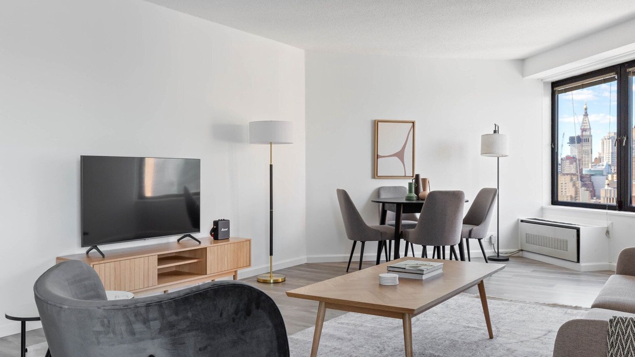 Photo of Livingroom in Peter Cooper Village