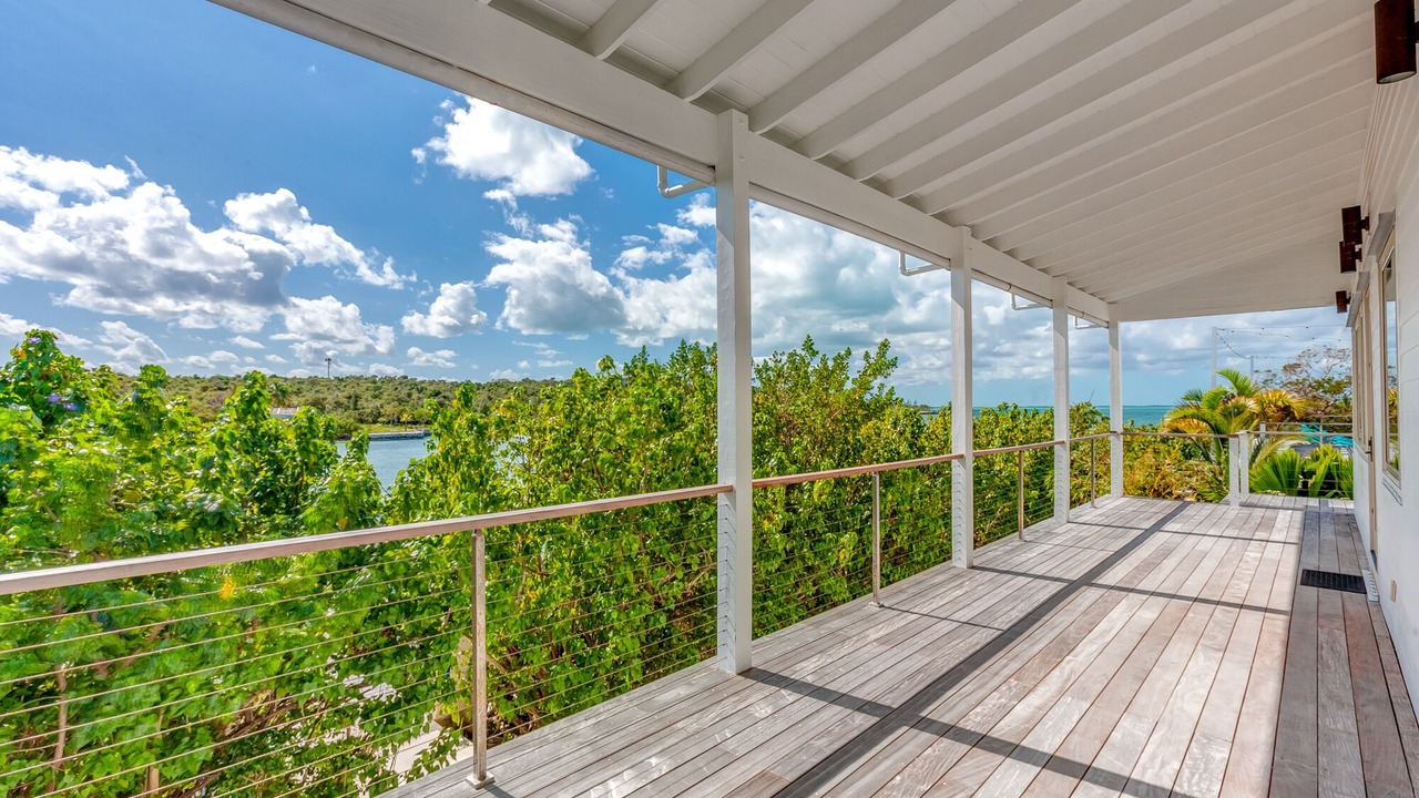Photo of Patio Balcony in Hope Town