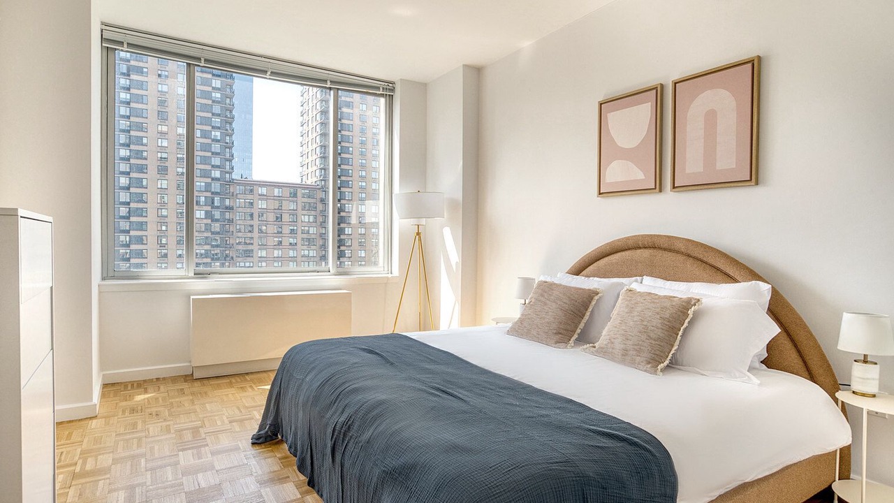 Photo of Bedroom in Lincoln Square