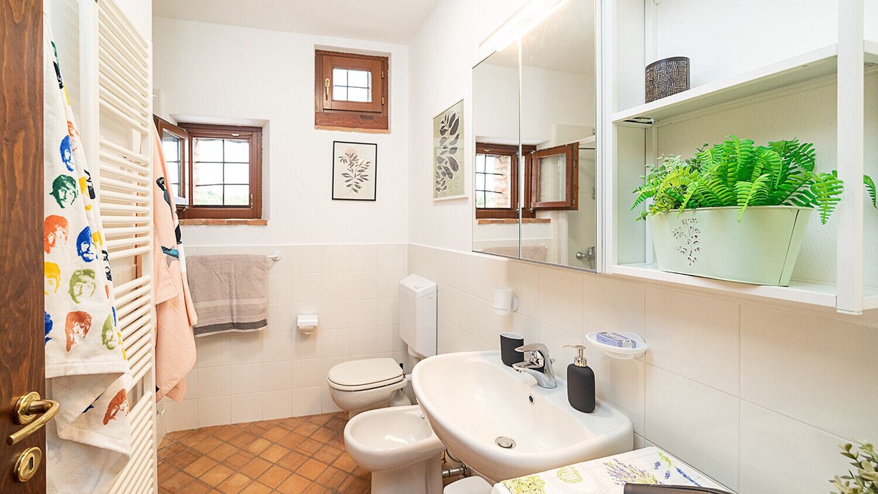 Photo of Bathroom in Montioni