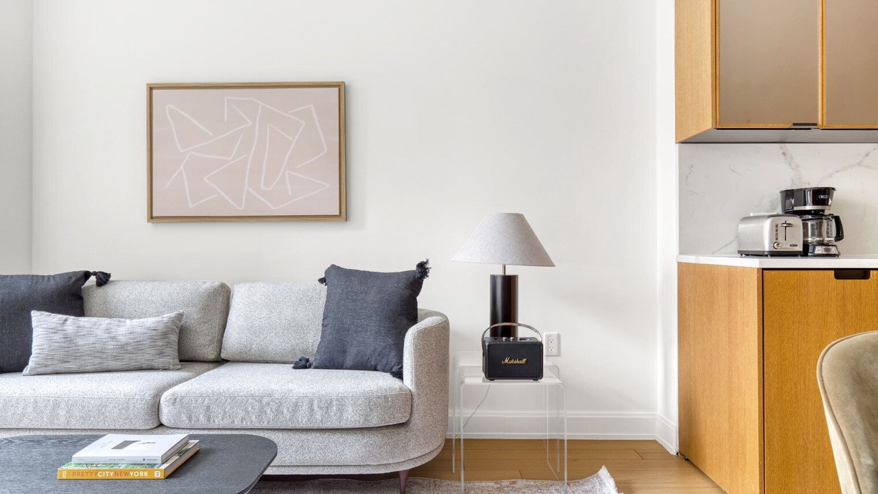 Photo of Livingroom in Sutton Place