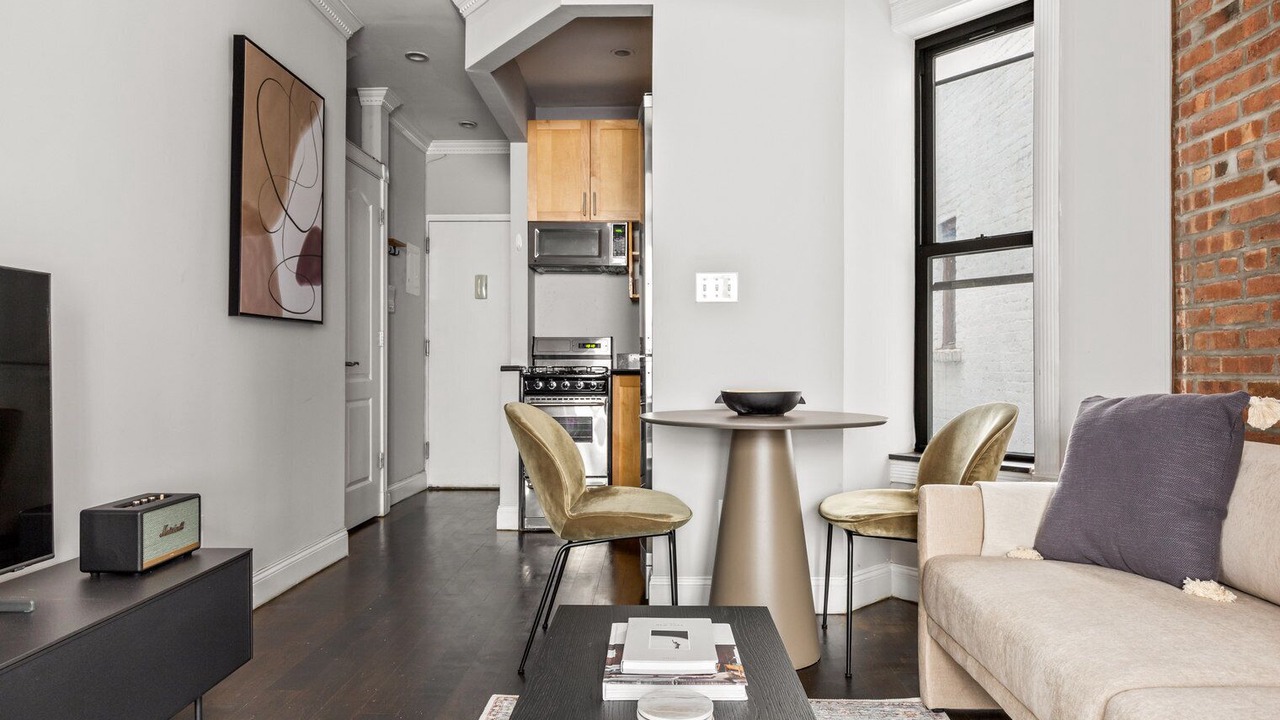 Photo of Livingroom in Peter Cooper Village