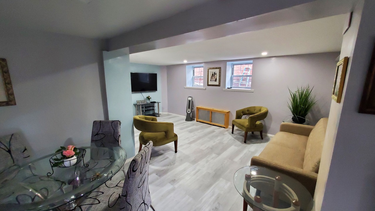 Photo of Livingroom in Morris Heights